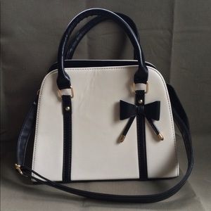 Classic and SO Cute Black & White Purse Handbag Optional Shoulder Strap Medium